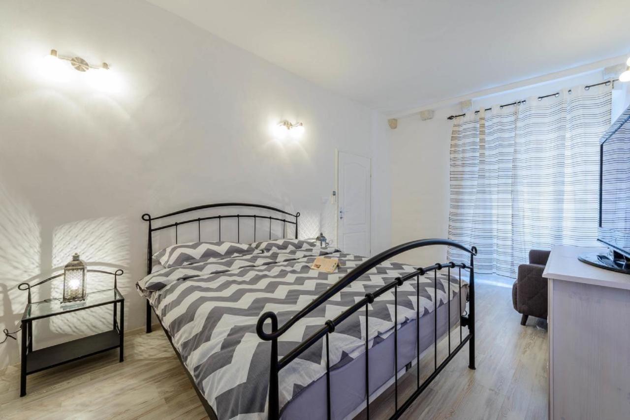 Apartments And Room Le Petit Nono ดูบรอฟนิก ภายนอก รูปภาพ